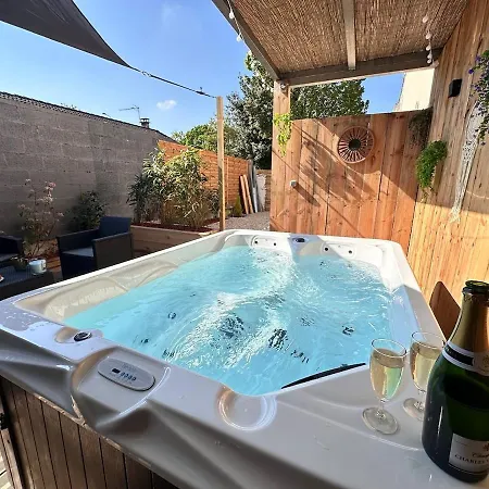 Apartment L Echappee Remoise, Jacuzzi Proche Caves Champagne *